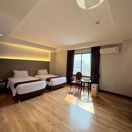 Atrium Boutique Hotel Bangkok Buitenkant foto